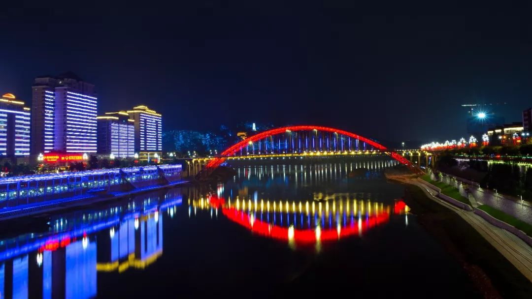 夜色下的古戎州五彩斑斓大宜宾