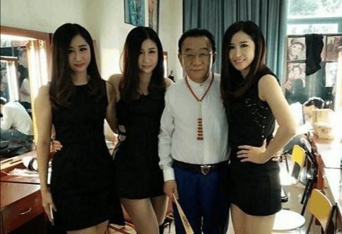 漂亮女徒弟与73岁侯耀华疑似分道扬镳,微博改名“找个好老公” bwin国际娱乐平台
