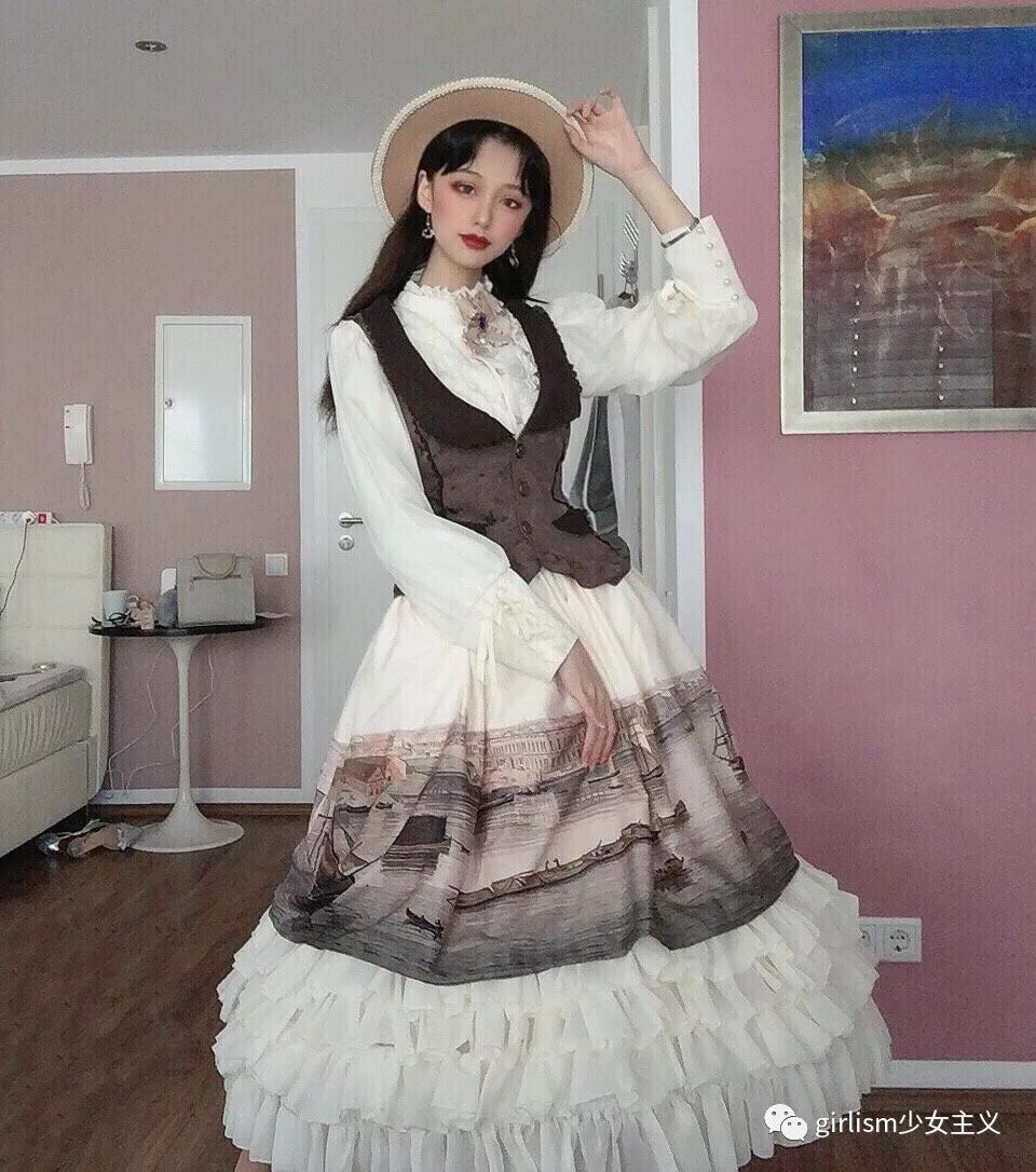 我们的读者小仙女们也经常用这个发型来搭配lolita~ @-图文无关