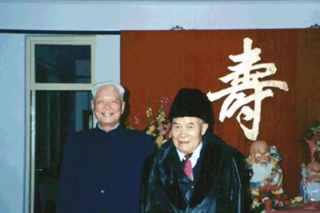 他是开国上将，一门六出将军，却在40岁前不知亲娘，至死不知生父是谁。