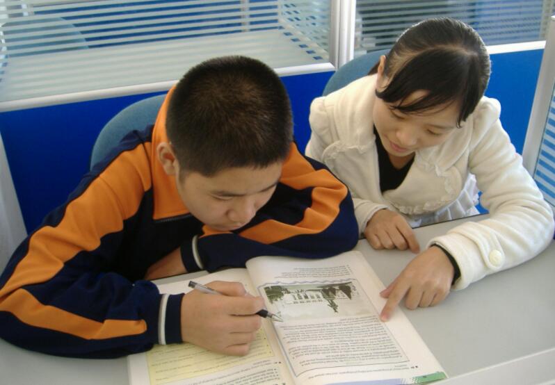 进行英语对话需要多久 92612e4472104add99ec1b6660bb4580.jpeg