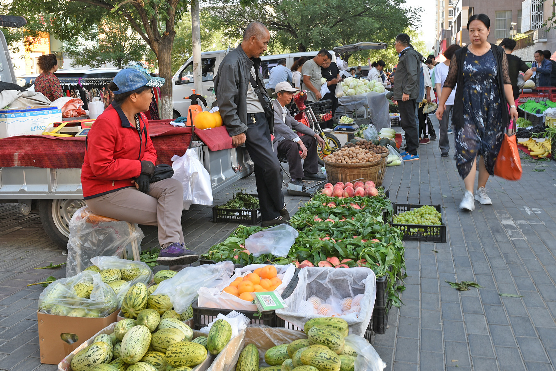 内蒙古包头:这个早市货物全份量足人气旺