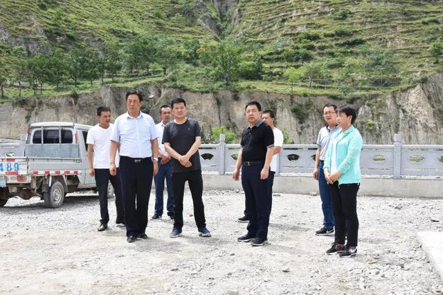 方新生专题调研指导易地扶贫搬迁工作