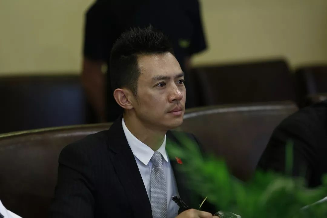 好票友更是好员工,为拍一首越歌MV,单位同事齐