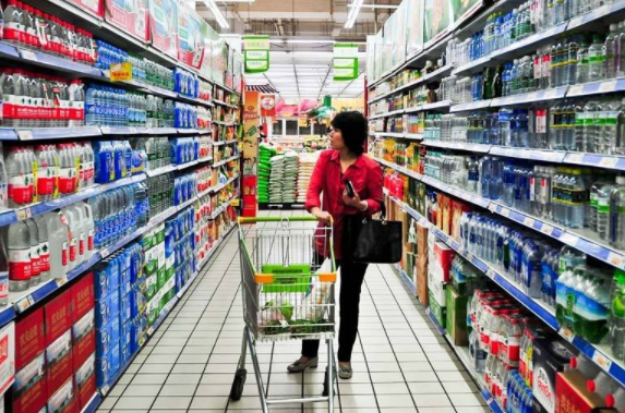 中国饮用水新巨头:它一年产销240万吨水,农夫山泉怡宝迎来劲敌