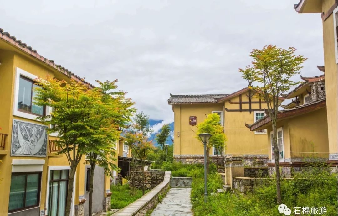安顺场的梦乡客栈,孟获城的灵栖酒店,以及挖角彝族藏族乡云中客,金果