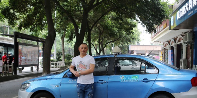 杨八里:免费送农民工回家,愿这名的哥好人好报 立即博v1bet488
