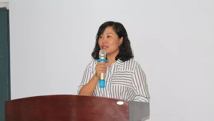 盛晓霞总督学发言乌兰浩特市教育局于铁柱副局长在致辞中指出:高考