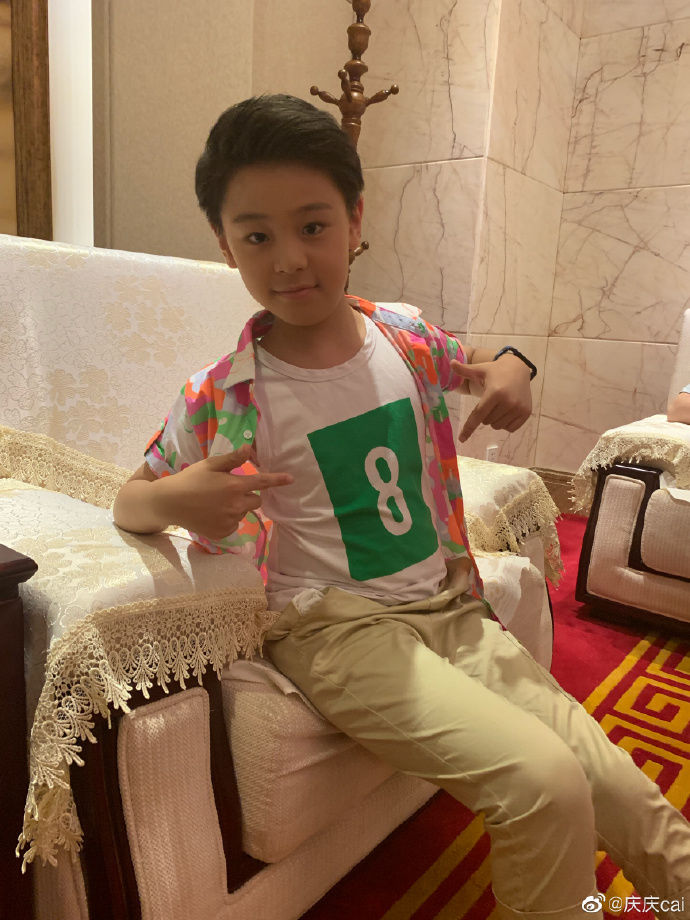 蔡国庆带儿子一同出演儿童电影,蔡轩正接受采