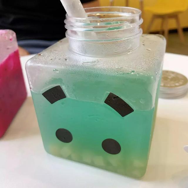 鞍山首家张小盒奶茶店,喝完瓶都不舍得扔
