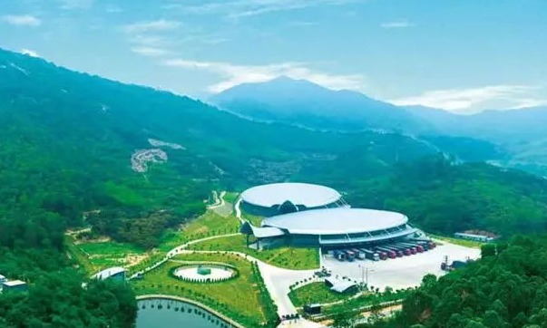 中国饮用水新巨头:它一年产销240万吨水,农夫山泉怡宝迎来劲敌