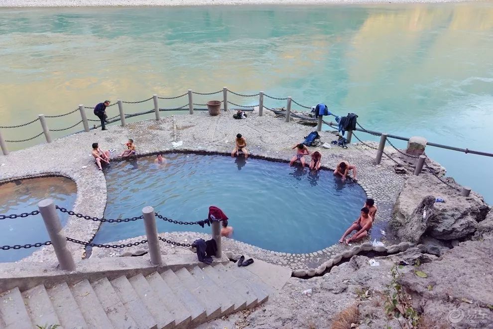 期间,我们还参观了怒江大峡谷澡堂会,感受了温泉水.