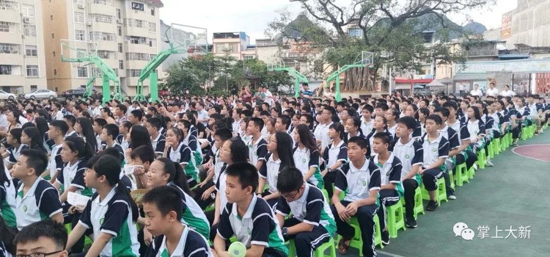 此次捐资助学爱心企业有: 大新县第三建筑公司, 崇左市平价食品配送