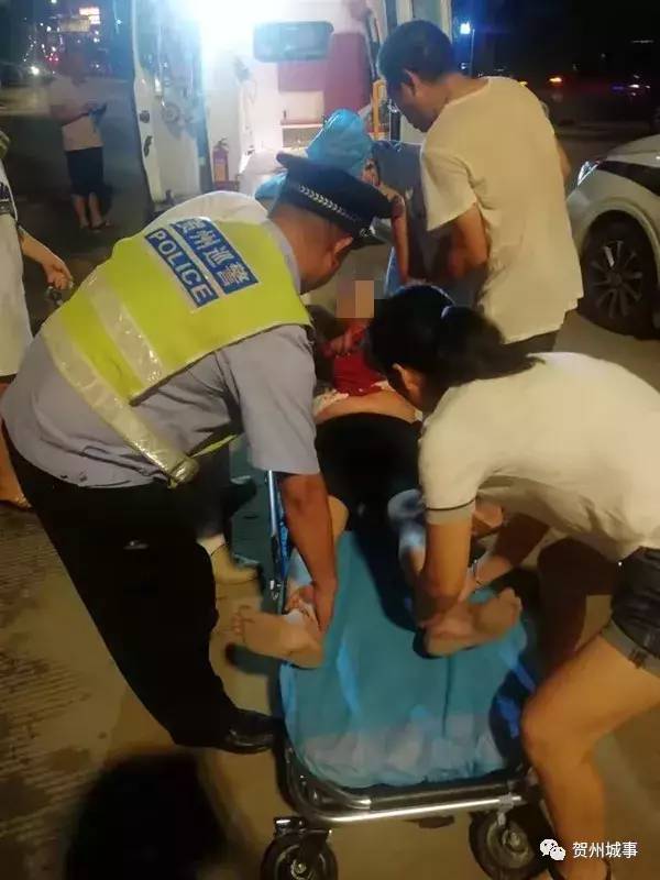 广西街头上演原配打小三丈夫护住小三反殴打原配3人进医院