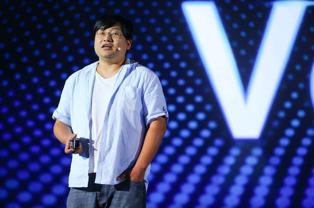 李楠否认加入TAKI做电子烟 但用iPhone发微博或侧面印证已离职