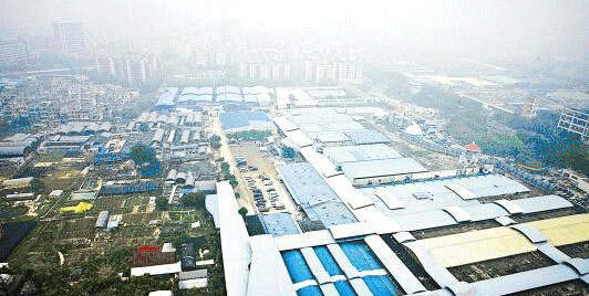 从2001年起 2018年3月 地块被万科551亿巨资拍下 霎时间,这个承载