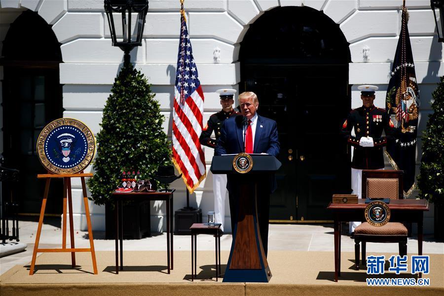 7月15日，在美国首都华盛顿白宫南草坪举行的第三届“美国制造”产品展活动上，美国总统特朗普发表讲话。