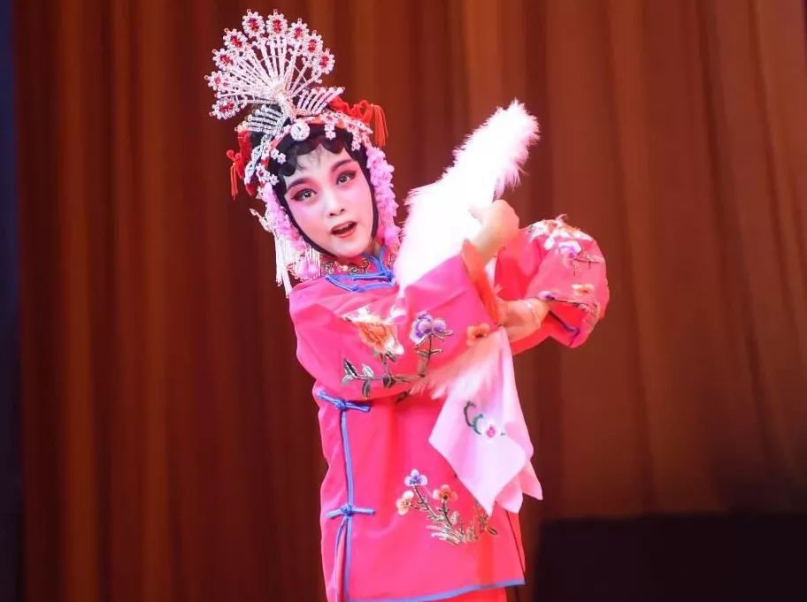 表演者:胡宝祺 指导老师:王天宝京剧《飞虎山》表演者:魏怡君 指导