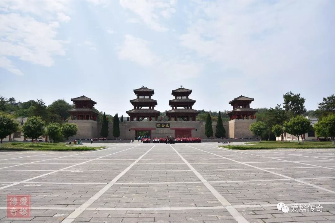 丹凤什么什么成语_丹凤朝阳(3)