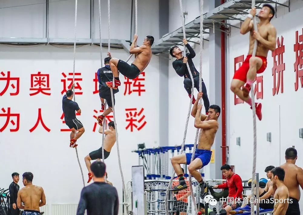 中国摔跤队在京备战世锦赛_训练