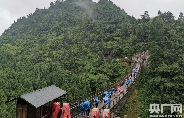 【记者再走长征路】贵州采访手记：在感动中追寻初心