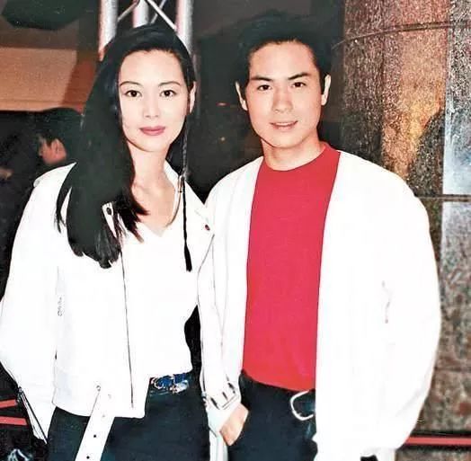 香港情歌天后,与郑嘉颖苦恋6年无果,如今嫁入豪门无儿无女!_王馨平