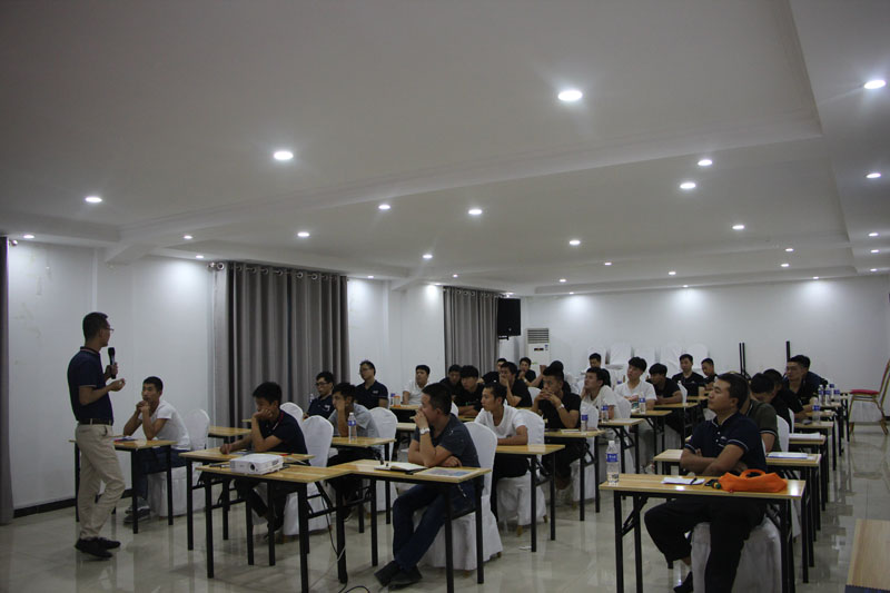 廊坊车悦会贾总上台分享店内的营销推广以及销售技巧石家庄阿杜汽车
