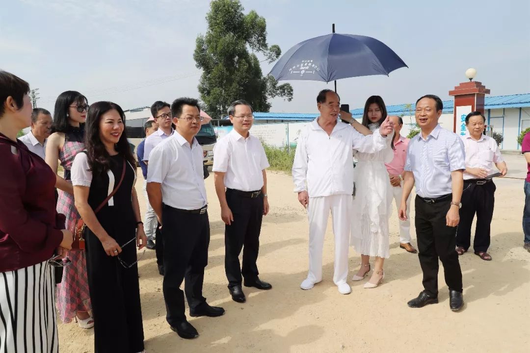 杰出乡贤许应裘先生回乡考察坚真文体中心建设 曾永祥