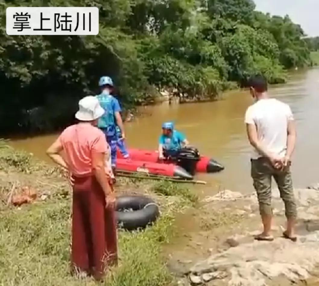 据掌上陆川报道,近日,陆川县马坡靖东木灰洞一60多岁村民,酒后背起