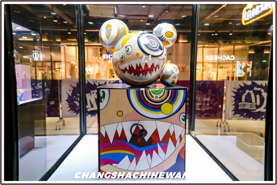 村上隆 takashi murakami kaikai&kiki 新店限定公仔 市场价格:30000