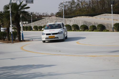 十大驾校排名_驾校车图片