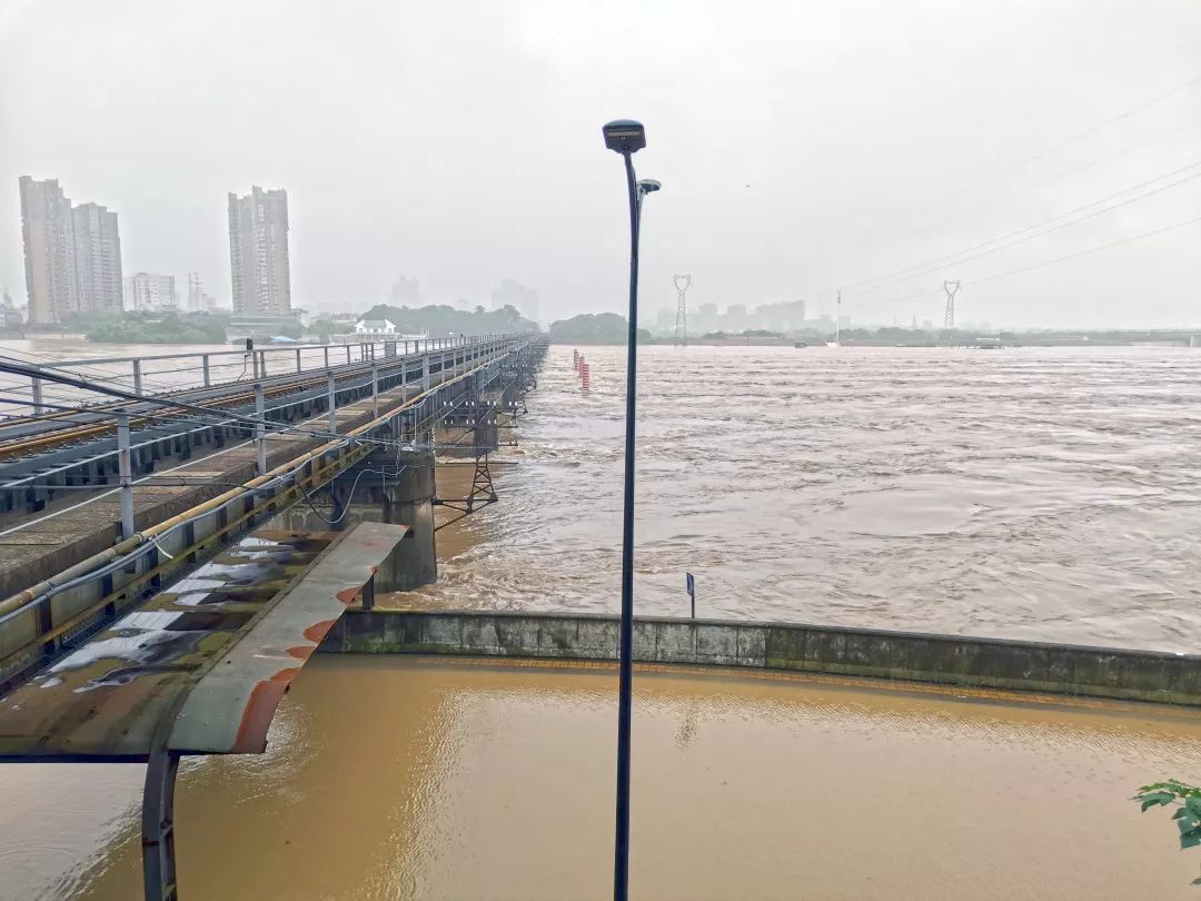 近日,浙江省中西部地区普降大到暴雨,位于金华市兰溪市的金千铁路最大