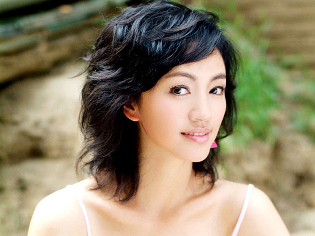 她曾是陈坤陆毅最爱的人,37岁嫁华谊总裁,女儿比妈妈还漂亮