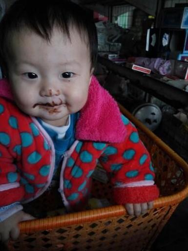                     儿科医生强调：娃不满3岁，不要吃这4种零食，每一口都是害