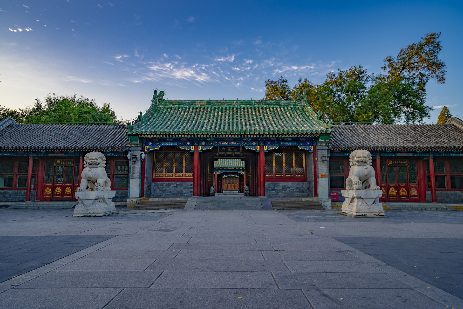 清朝最大的王府仍保留完好，曾经是一所大学，现为5A景区