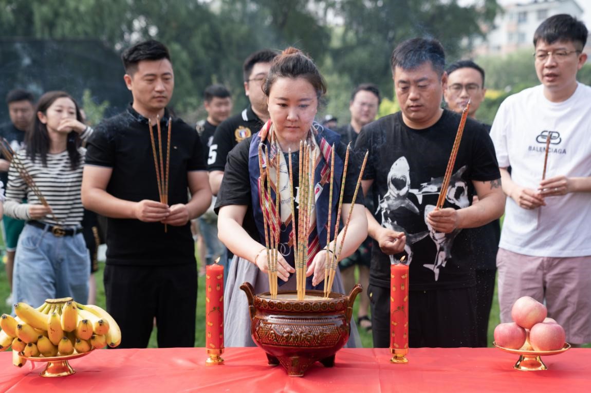 东北短剧算命，传统文化的现代演绎