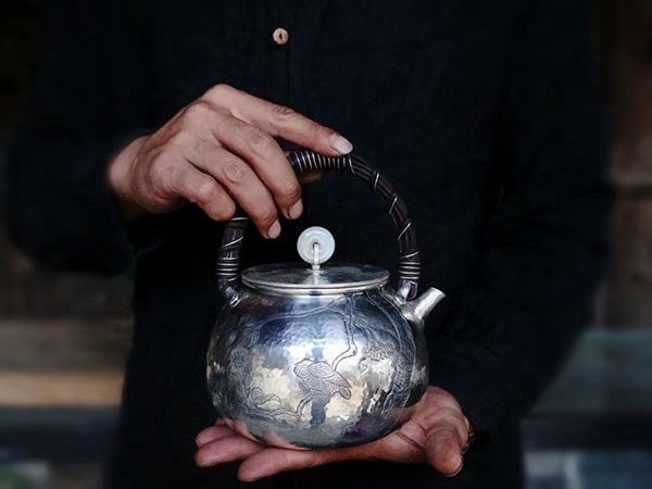最银南 | 如何挑选银壶?