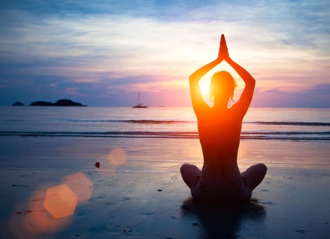 3 分鐘拜日式，讓你由裡而外都健康 - Sujit-Sauryayoga 索莉雅太陽瑜珈