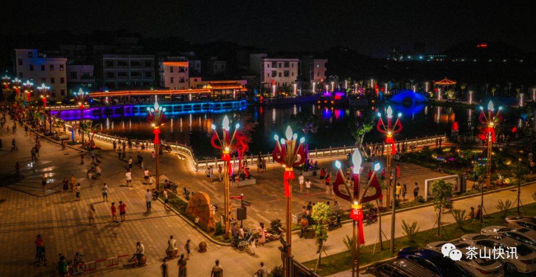茶山这条村的变化令人羡慕,夜景更是惊艳!_溪水