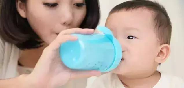                     宝宝不爱喝水，家长应该怎么应对？