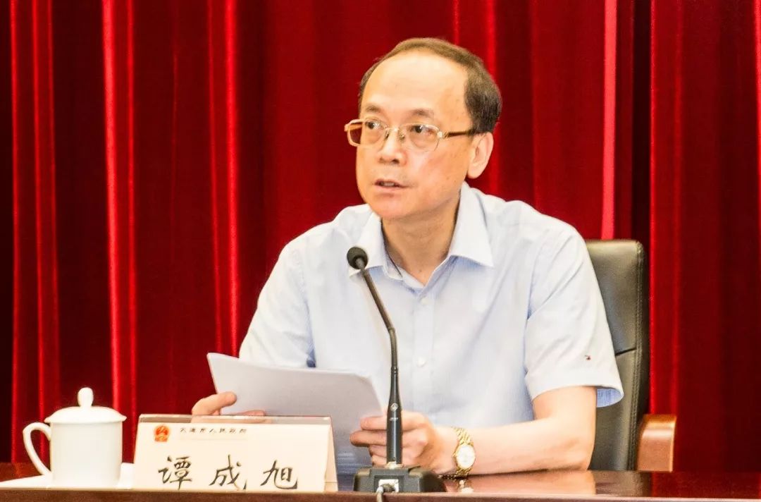 并发表讲话,副市长张志宏宣读获奖通报,会议由市政府秘书长衣庆焘主持