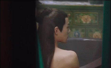除了无可挑剔的美貌,肖战在《陈情令》中的炸裂演技也是让大家奋不顾