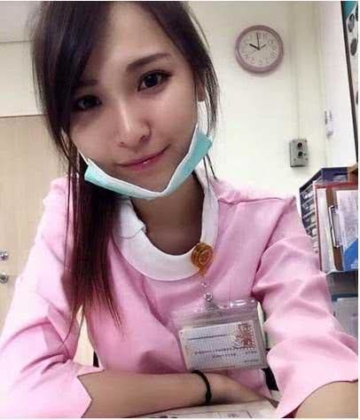 搞笑GIF:其实诱惑我是不用穿制服的