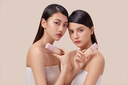粉底液怎么用更持妆 b86a445ddd3542fc8bfff5da15bff41a.png