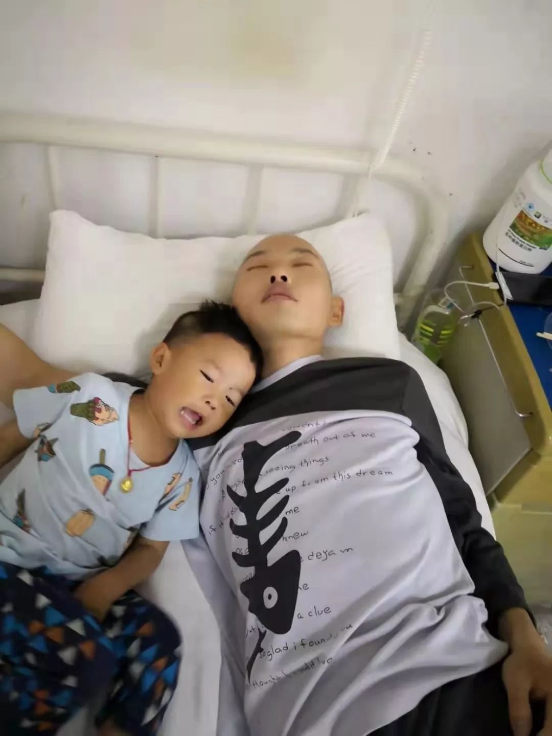 梦境与现实的交织，父亲陪伴下的生命倒计时——解读梦到我去世的父亲陪我去看病，大夫说我还有5到8周的深层含义
