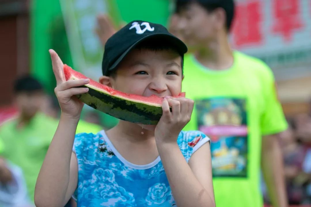 本周六重渡沟万吨西瓜邀请吃瓜群众免费吃