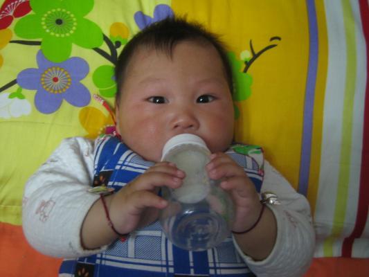                     5岁男童喝水进医院，儿科医生：3种情况别乱喂水，易脾虚不长个
