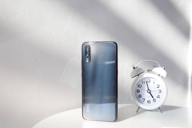 为何iQOO Neo光京东评价就能超2万?看到这一