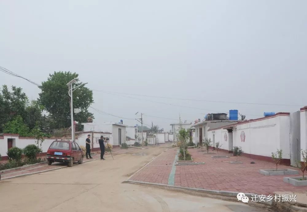 摄影李跃进 沿102国道进入太平庄乡境内,虽然天气闷热,道路两旁村庄内