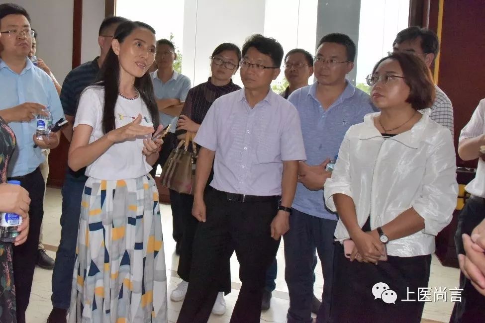 在云县人民医院交流会上,与会人员听取了王应森副县长关于"云县紧密